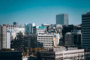 東京の高層ビル群の空撮